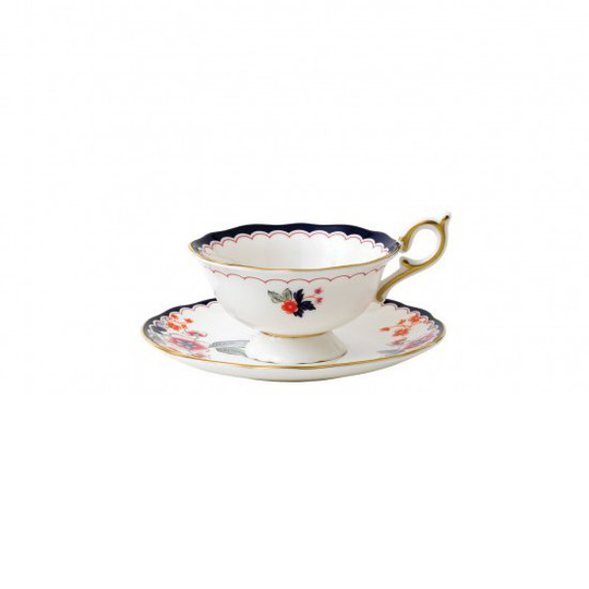 Wedgwood Wonderlust pieni teekuppi aluslautasella jasmine bloom